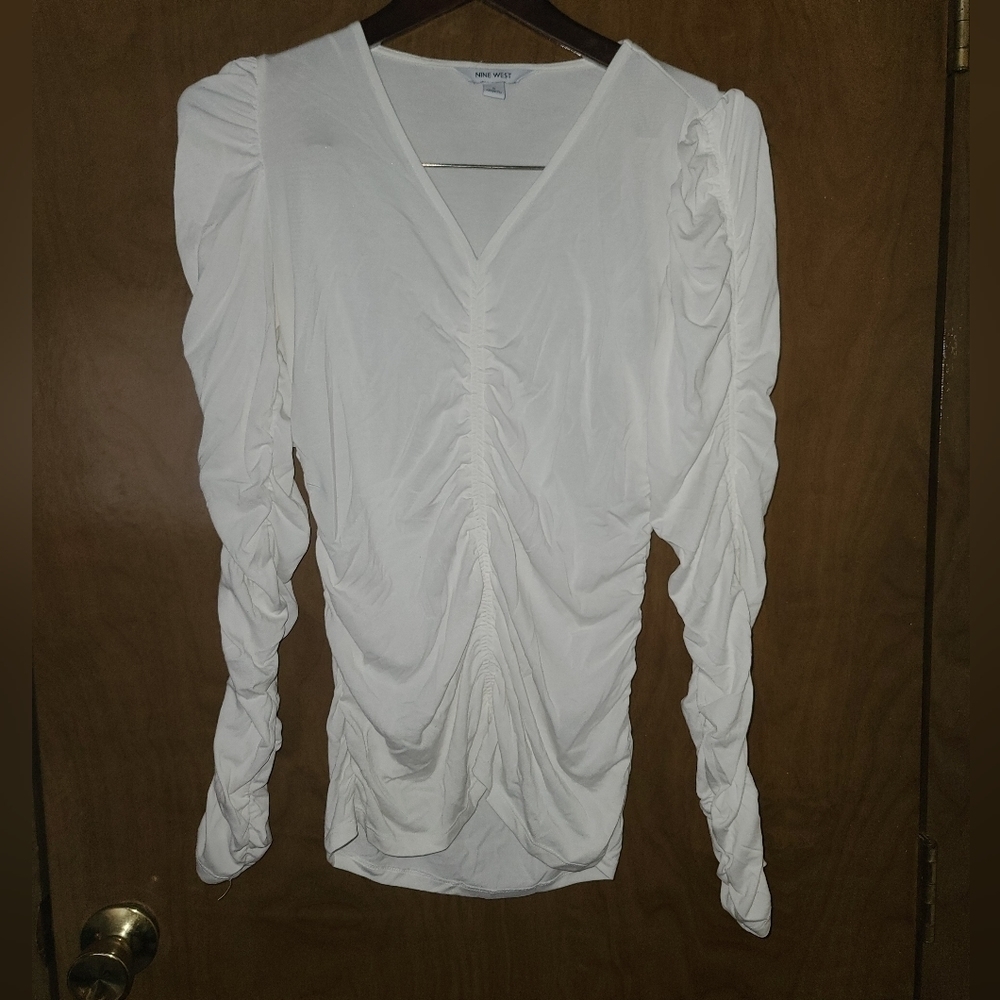 Nine West white top with ruching sz s